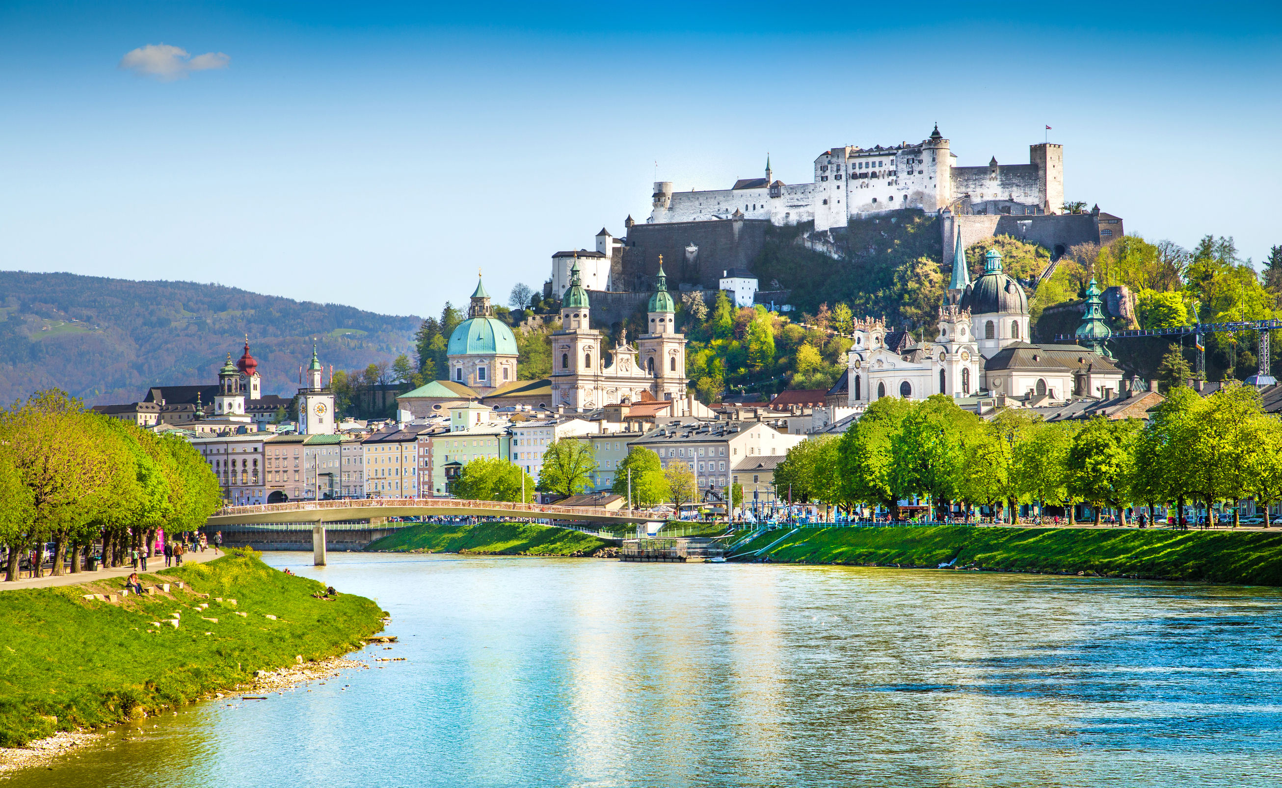 Vé máy bay giá rẻ đi Salzburg